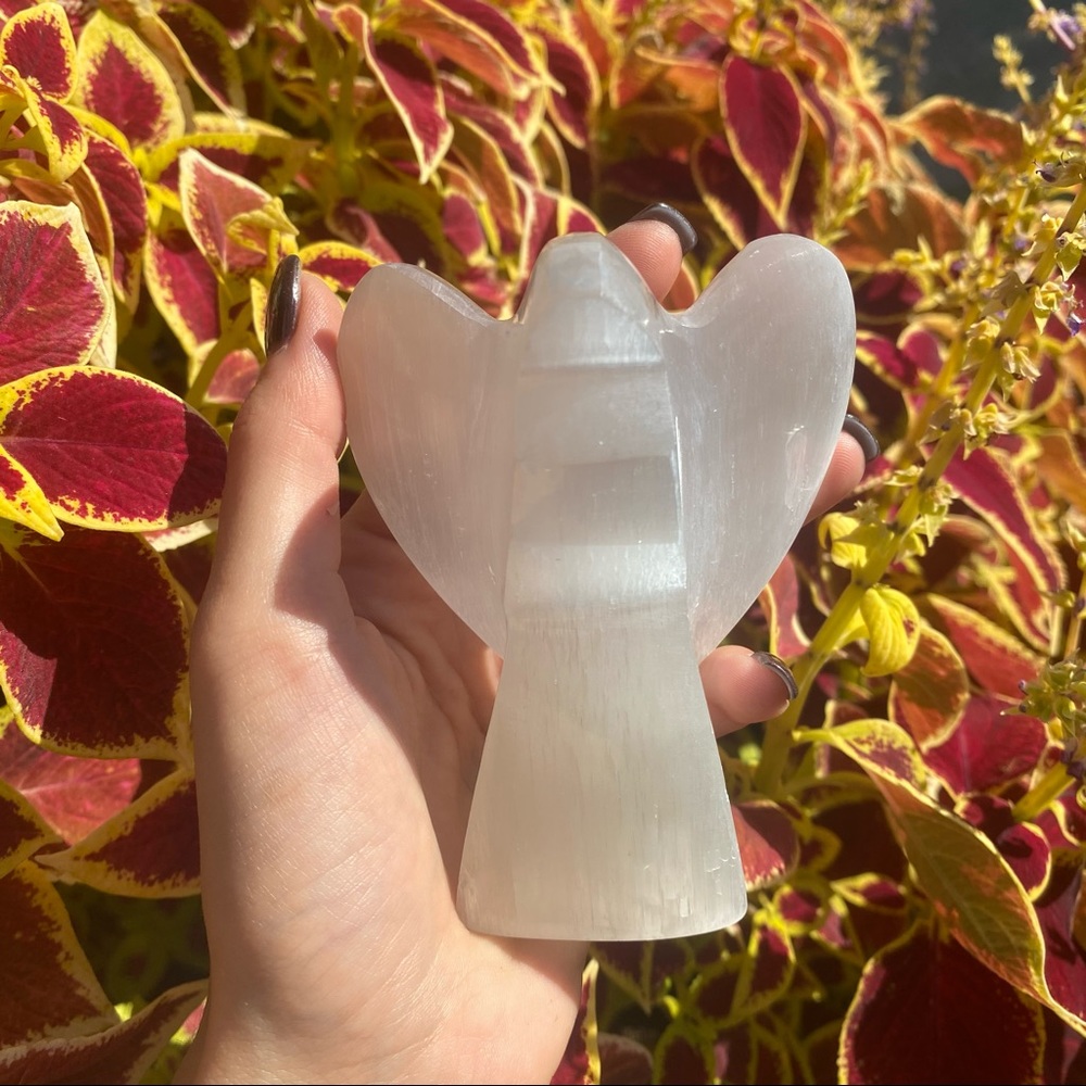 One (1) selenite carving - Picture 3 of 6